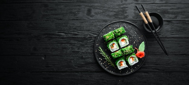 Sushi verde Sushi giapponese con insalata Chuka Asian Diet Food Vista dall'alto