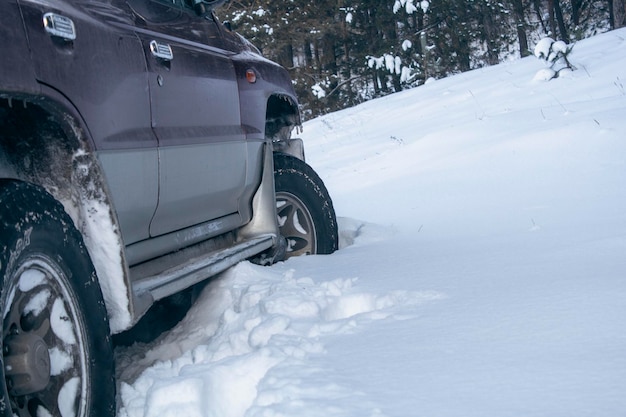 SUV bloccato nella neve