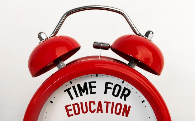 Sveglia rossa con testo TIME FOR EDUCATION