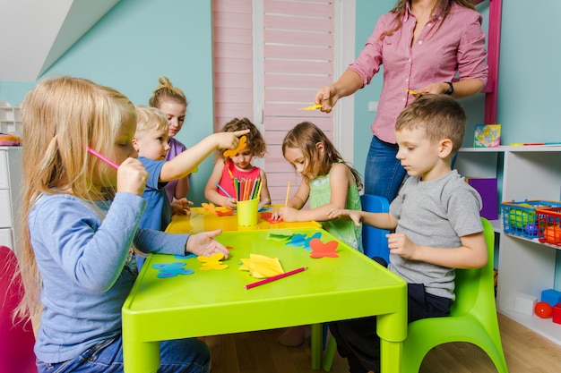 Sviluppo completo dei bambini in età prescolare presso la scuola d'arte