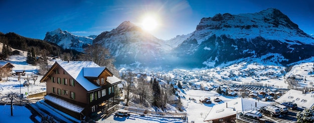 Svizzera, cantone di Berna, Grindelwald, paesaggio urbano in inverno all'alba con Maettenberg, Mittelhor