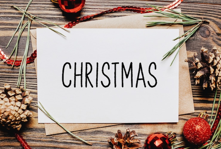 Foto taccuino di concetto di buon natale e buon anno nuovo con testo