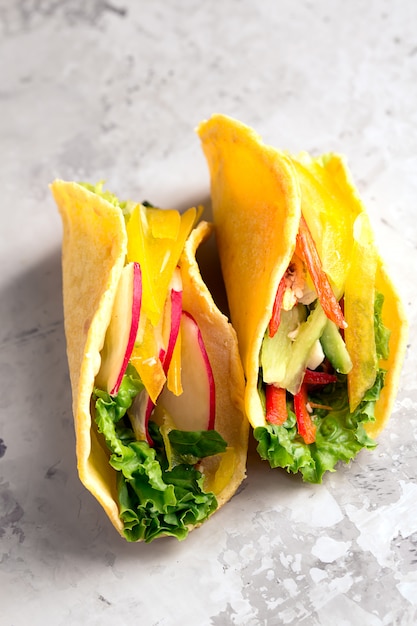 Taco con verdure fresche