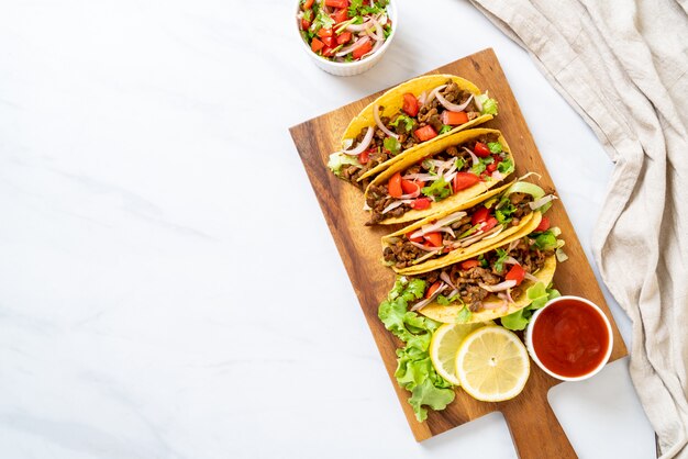 tacos con carne e verdure