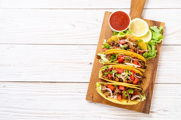 tacos con carne e verdure