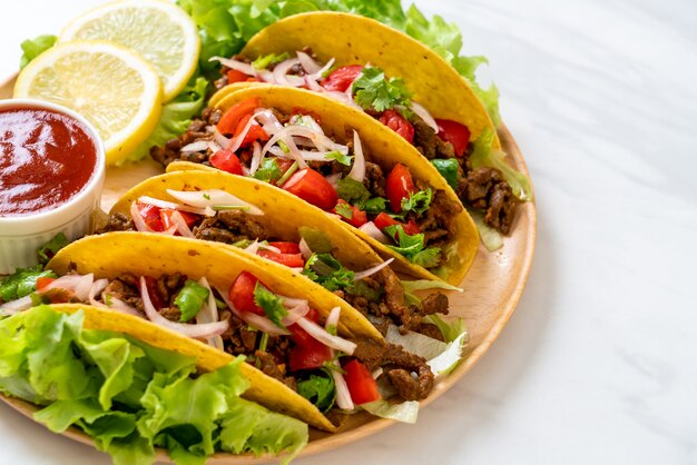 tacos con carne e verdure