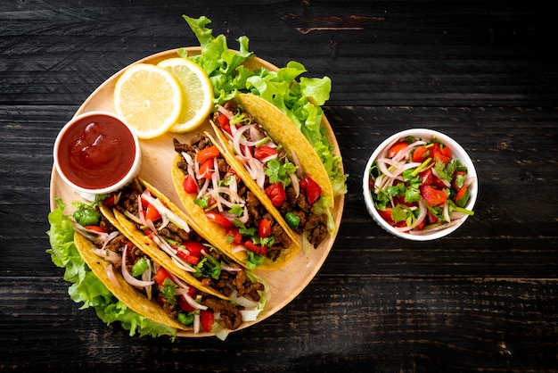 tacos con carne e verdure