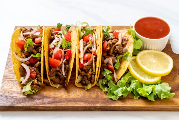 tacos con carne e verdure