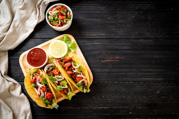 tacos con carne e verdure