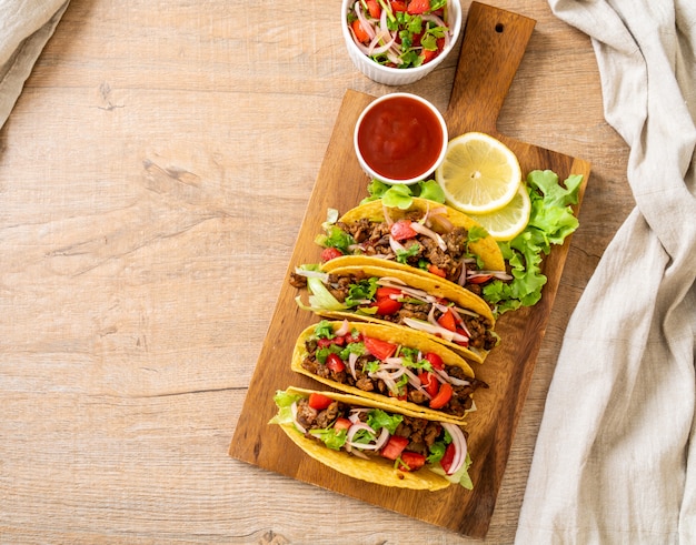 tacos con carne e verdure