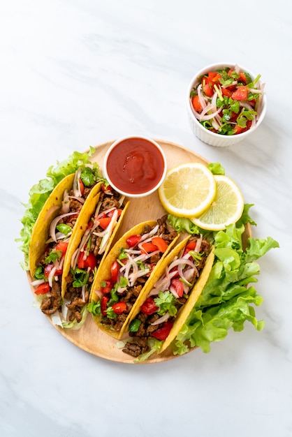 tacos con carne e verdure