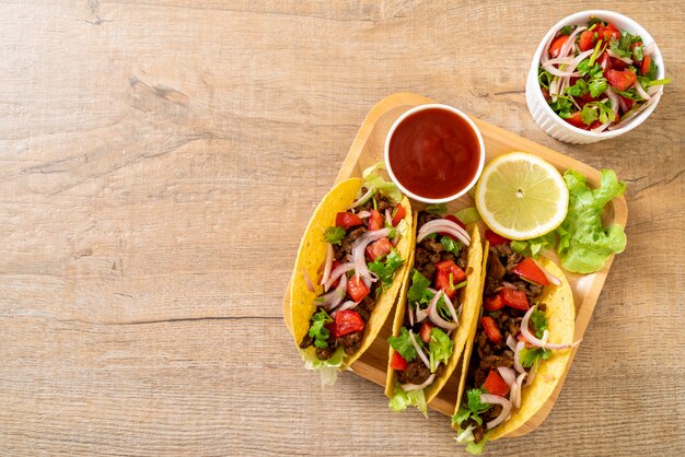 tacos con carne e verdure