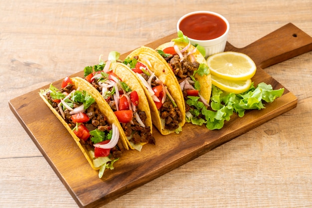 tacos con carne e verdure