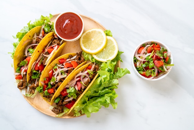 tacos con carne e verdure