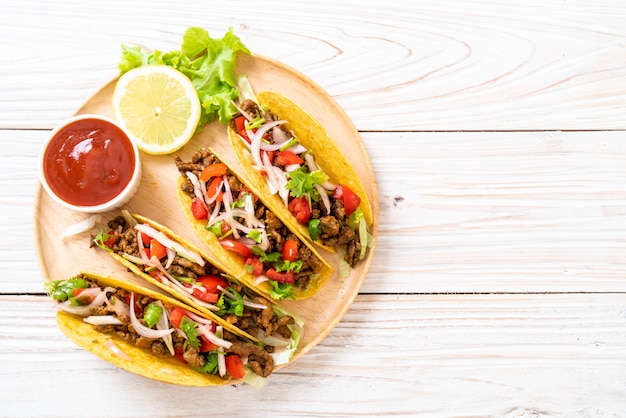 tacos con carne e verdure