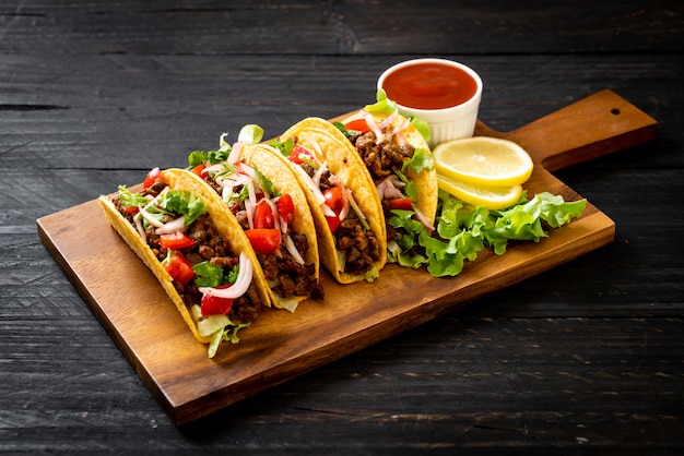 tacos con carne e verdure