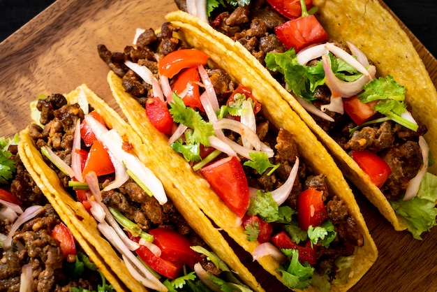 tacos con carne e verdure