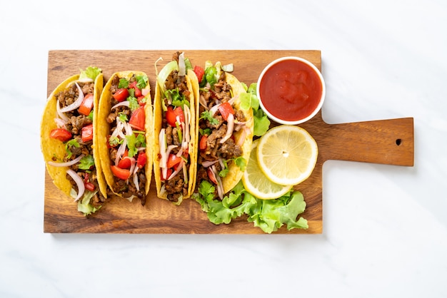 tacos con carne e verdure