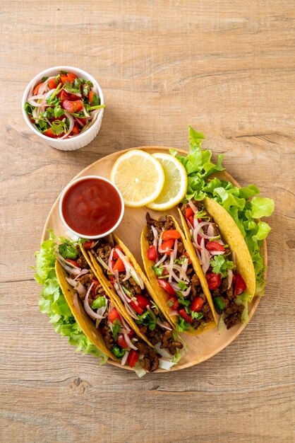 tacos con carne e verdure