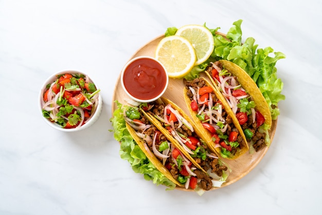 tacos con carne e verdure