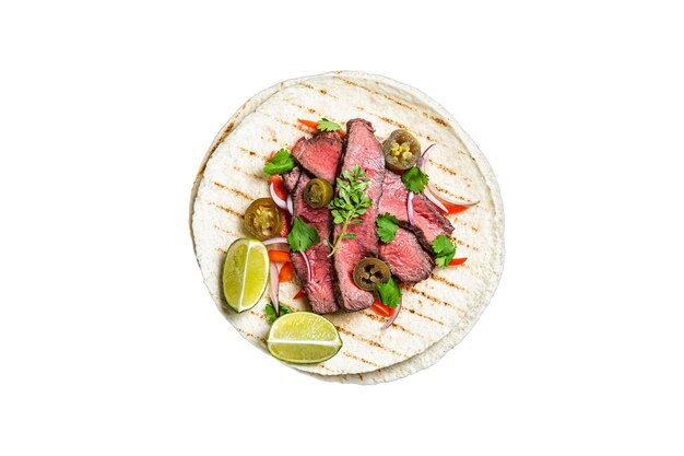 Tacos di fajitas alambre di manzo messicano con cipolla jalapeno e peperone isolato su sfondo bianco