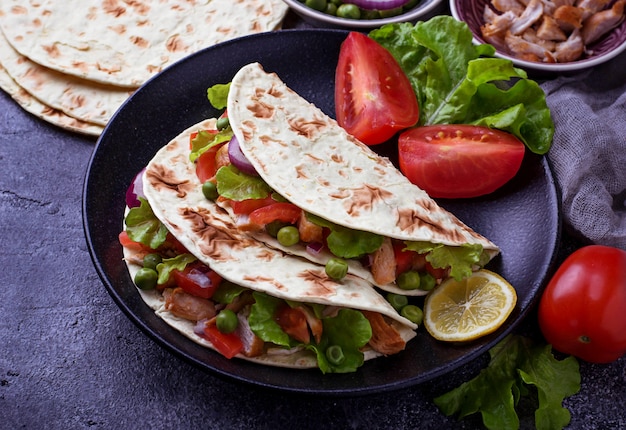 Tacos messicani con carne e verdure