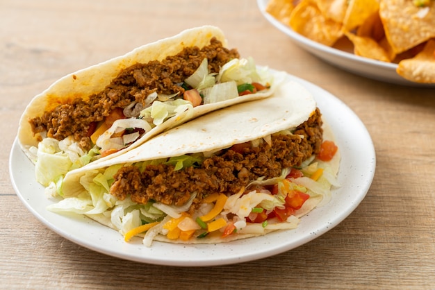 Tacos messicani con pollo tritato - Cucina tradizionale messicana