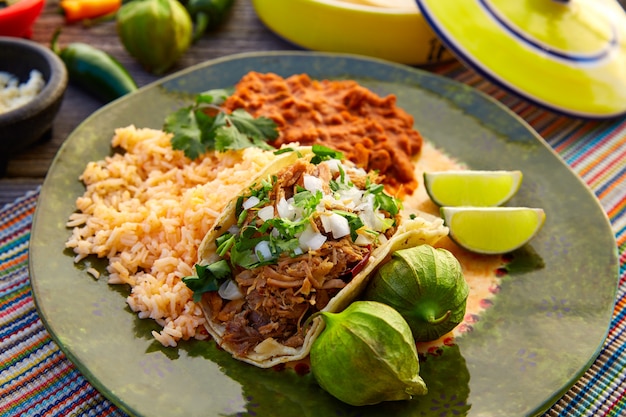 Tacos messicani con salsa carnitas