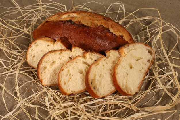 Taglia il pane in tavola