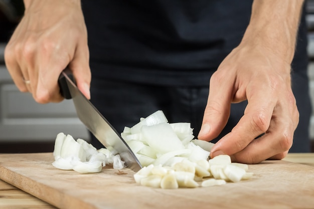 Tagliare cipolla e aglio