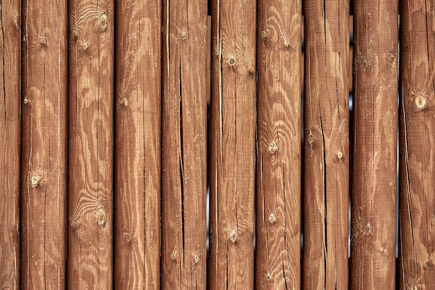 Tagliare tronchi di legno