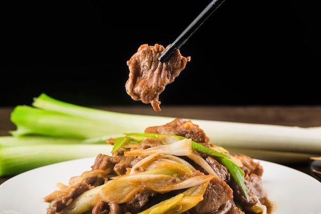 Tagliata di agnello saltata con scalogno