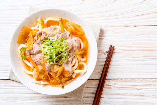 tagliatella di ramon udon con maiale e kimchi