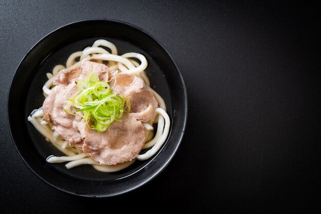 tagliatella di udon ramen con maiale (Shio Ramen)