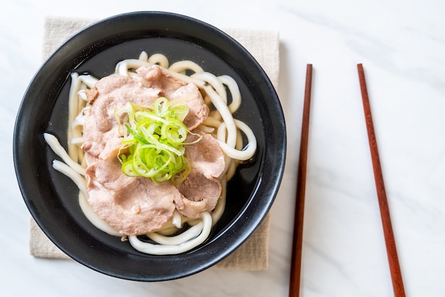 tagliatella di udon ramen con maiale (Shio Ramen)