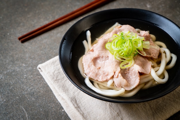 tagliatella di udon ramen con maiale (Shio Ramen)