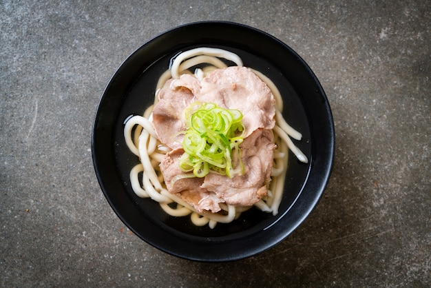 tagliatella di udon ramen con maiale (Shio Ramen)