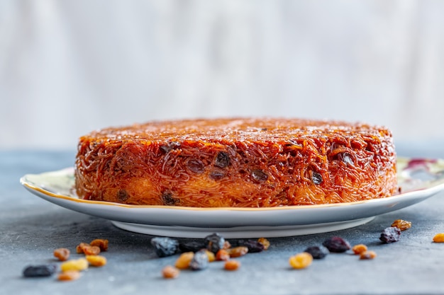 Tagliatella fatta in casa Kugel in caramello di zucchero