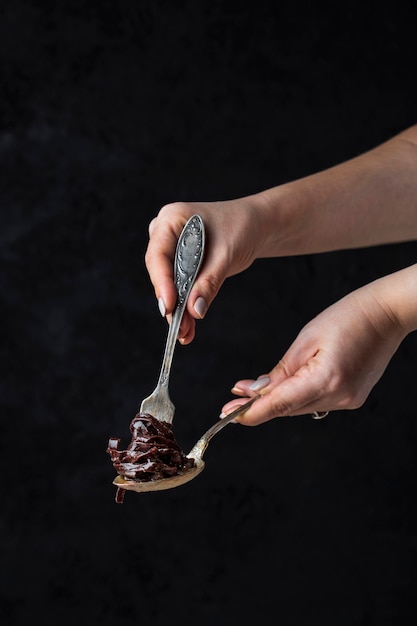 Tagliatelle al cioccolato fatte in casa su fondente