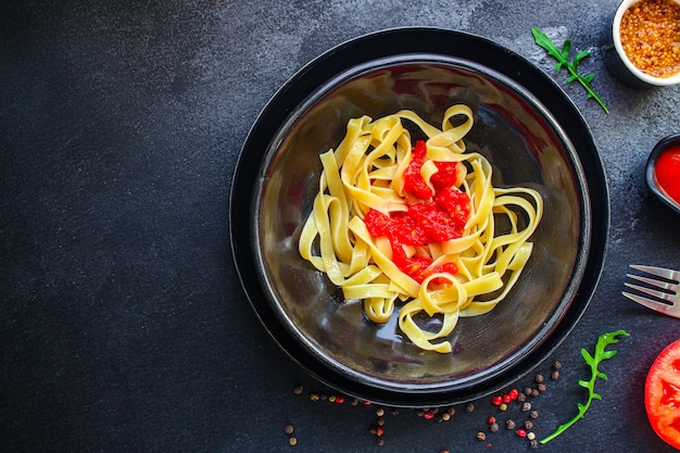 tagliatelle al pomodoro