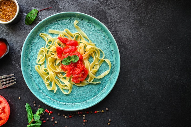 tagliatelle al pomodoro