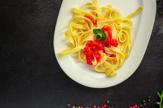 tagliatelle al pomodoro