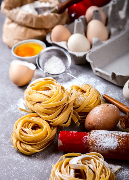 Tagliatelle di pasta italiana tradizionale