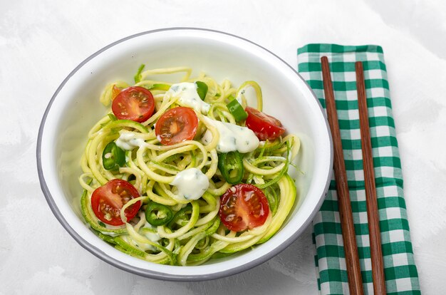 Tagliatelle di zucchine con verdure