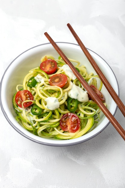 Tagliatelle di zucchine con verdure