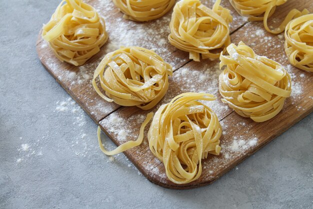 Tagliatelle fresche fatte in casa crude