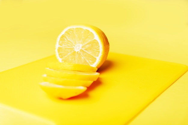 tagliere con limone