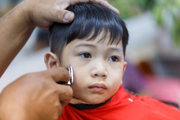 Taglio di capelli per bambini