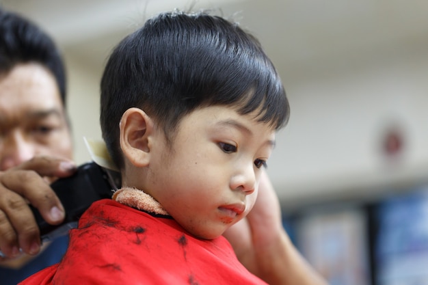 Taglio di capelli per bambini