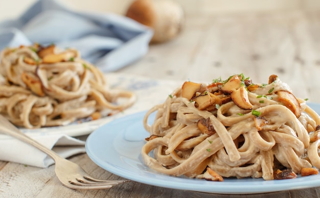 Tagliolini integrali ai funghi porcini